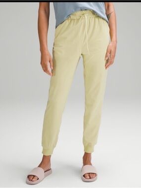 Lululemon Stretch High Rise Jogger- color Finch Yellow